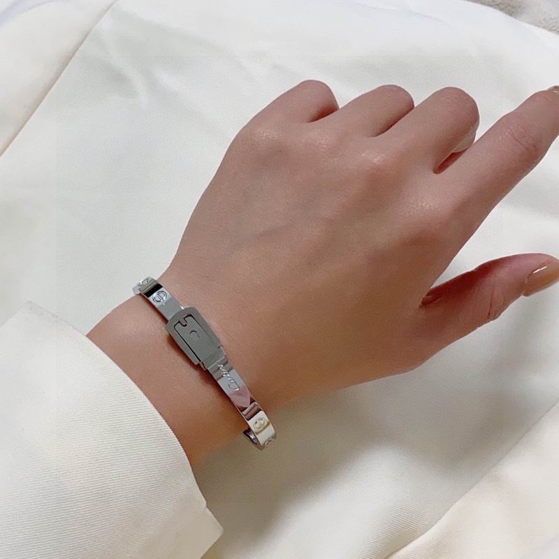 Cartier bracelet 10lyx10 (9)