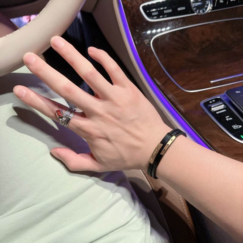 Cartier bracelet 03lyh245 (1)