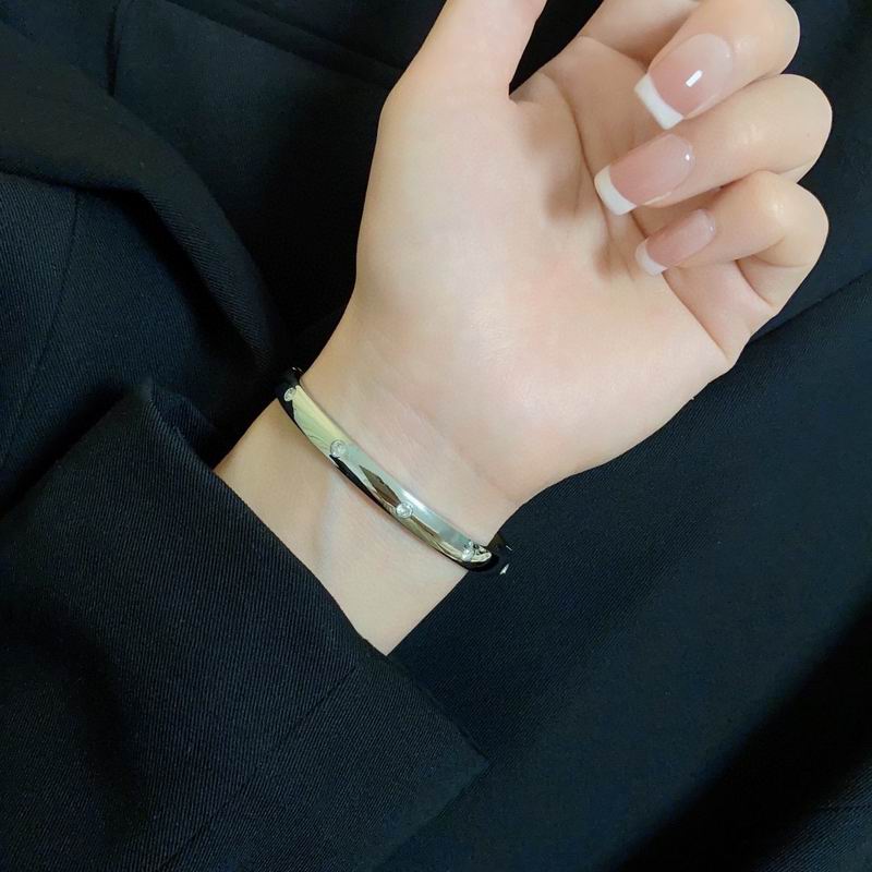 Cartier bracelet 12lyx45 (9)