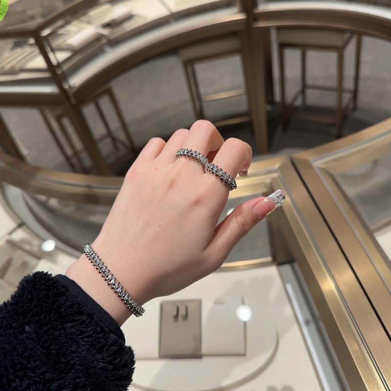 Cartier bracelet 11lyx34 (9)