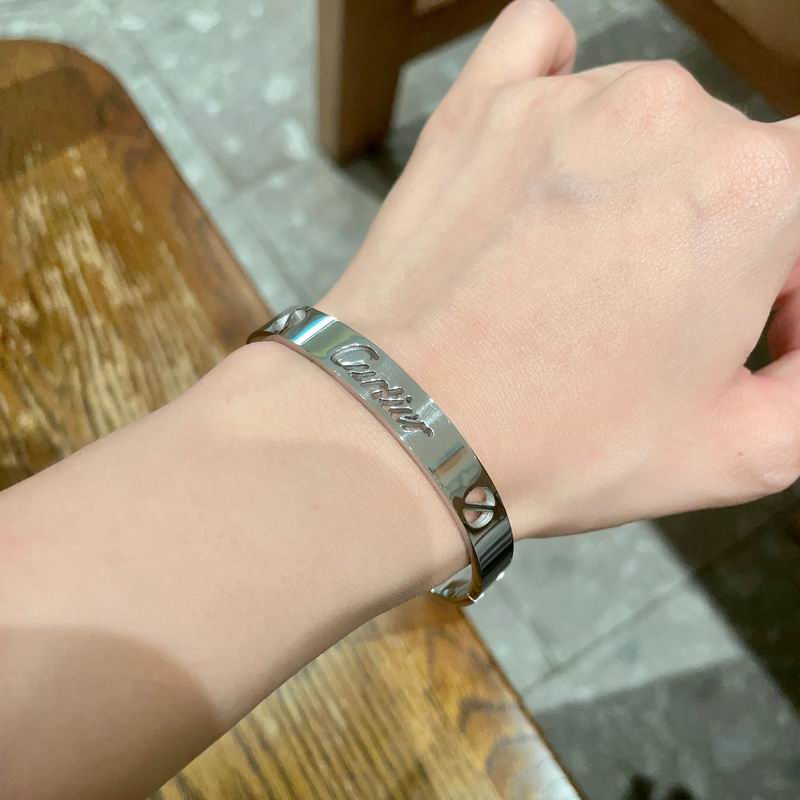 Cartier bracelet 06yxh09 (1)