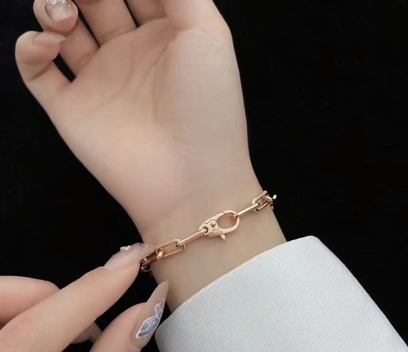 Cartier bracelet 12lyx47 (18)