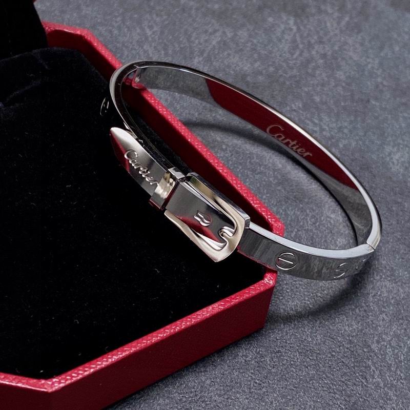 Cartier bracelet 10lyx10 (9)