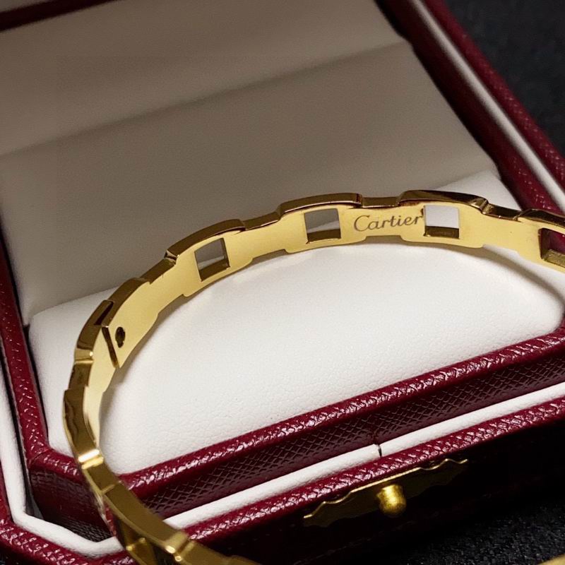 Cartier bracelet 12lyx49 (9)