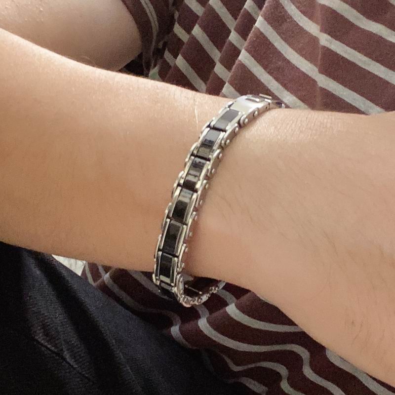 Cartier bracelet 12lyx42 (9)