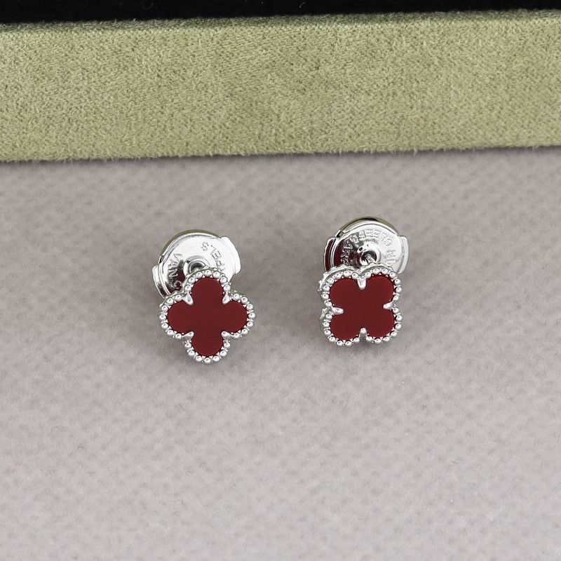 Van Cleef & Arpels earring 05yxh06 (1)