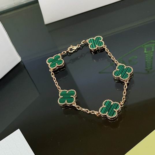 Van Cleef & Arpels bracelet 07lyh35 (1)