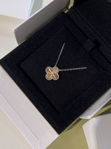 Van Cleef & Arpels necklace 12lyh39 (1)