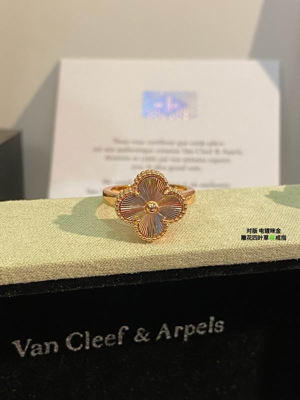 Van Cleef & Arpels ring 03lyh27 (1)