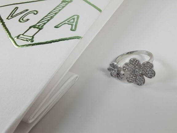 Van Cleef & Arpels ring 04lyh08 (1)