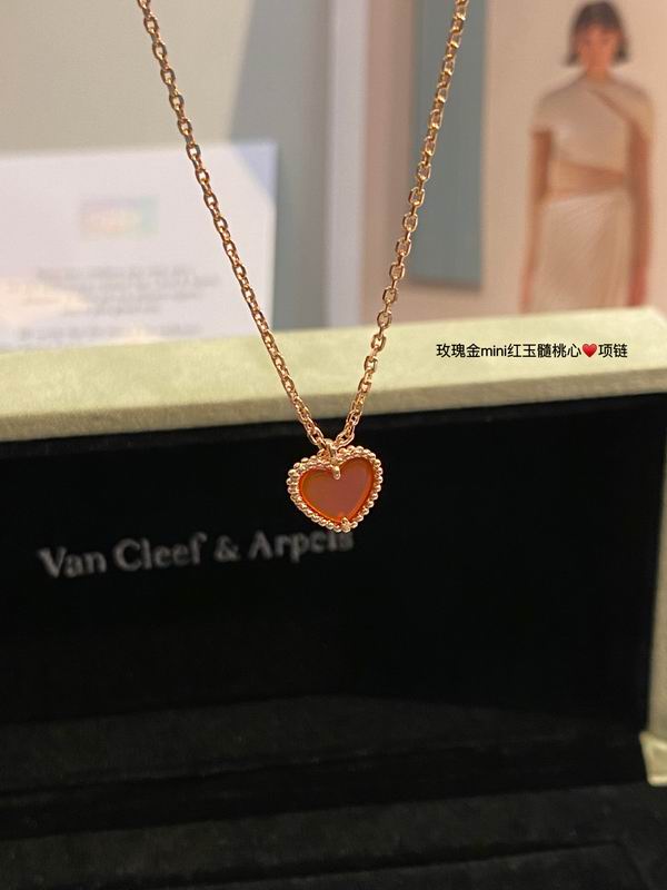Van Cleef & Arpels necklace 03lyh51 (1)