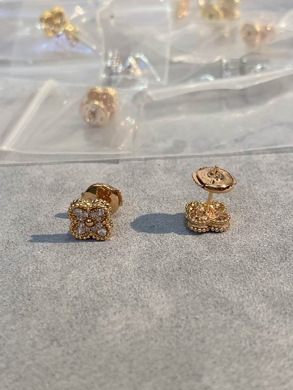Van Cleef & Arpels earring 03lyh43 (1)