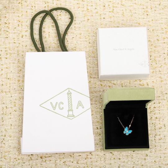 Van Cleef & Arpels necklace 05lyh35 (1)
