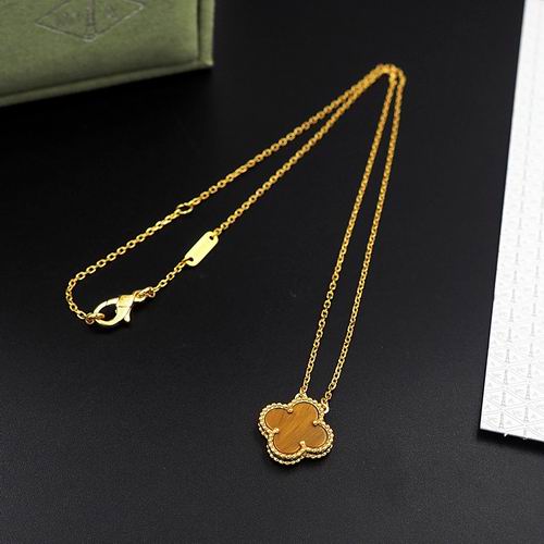 Van Cleef & Arpels necklace 12lyh38 (1)
