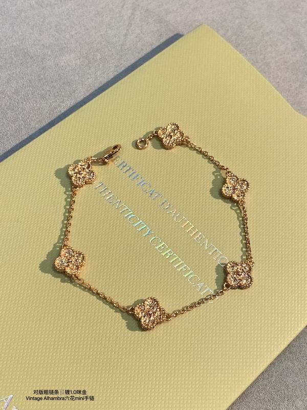 Van Cleef & Arpels bracelet 03lyh50 (1)