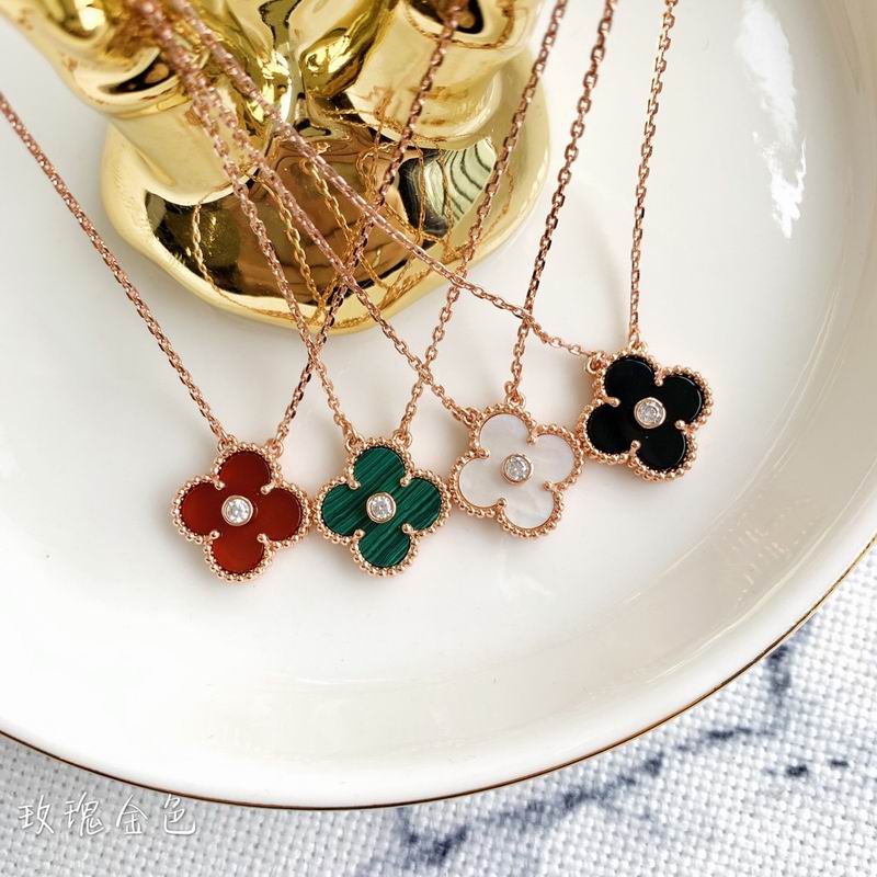 Van Cleef & Arpels necklace 07yxh01 (1)