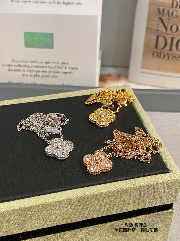 Van Cleef & Arpels necklace 03lyh50 (1)
