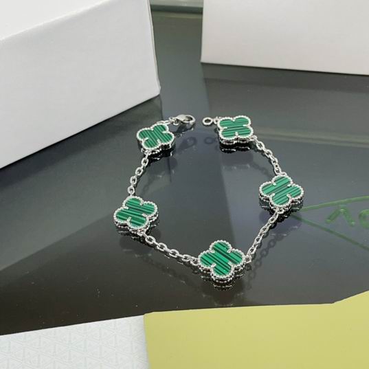 Van Cleef & Arpels bracelet 07lyh35 (1)