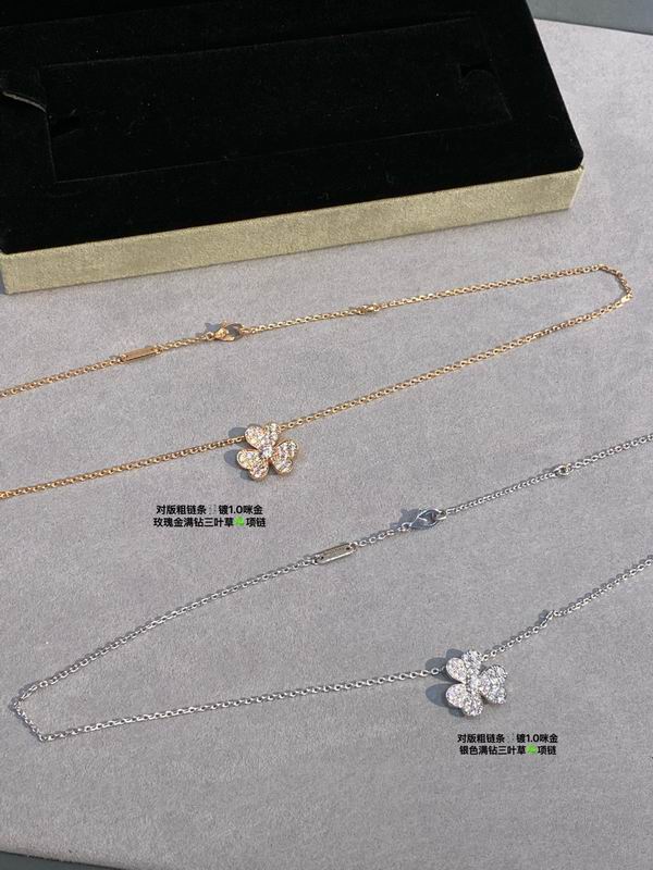 Van Cleef & Arpels necklace 03lyh52 (1)