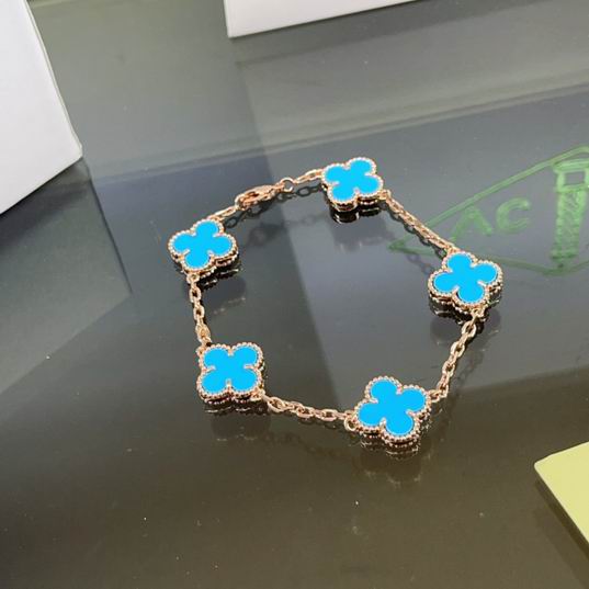 Van Cleef & Arpels bracelet 07lyh35 (1)
