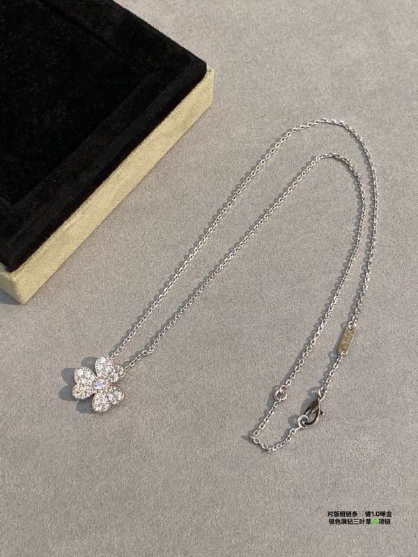 Van Cleef & Arpels necklace 03lyh52 (1)