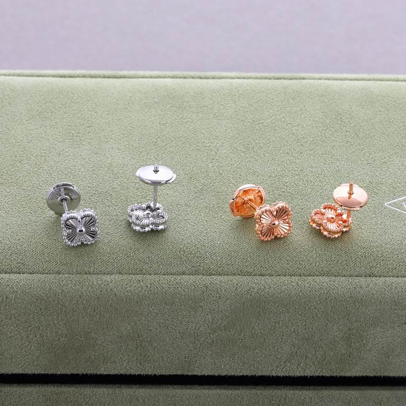 Van Cleef & Arpels earring 05yxh04 (1)