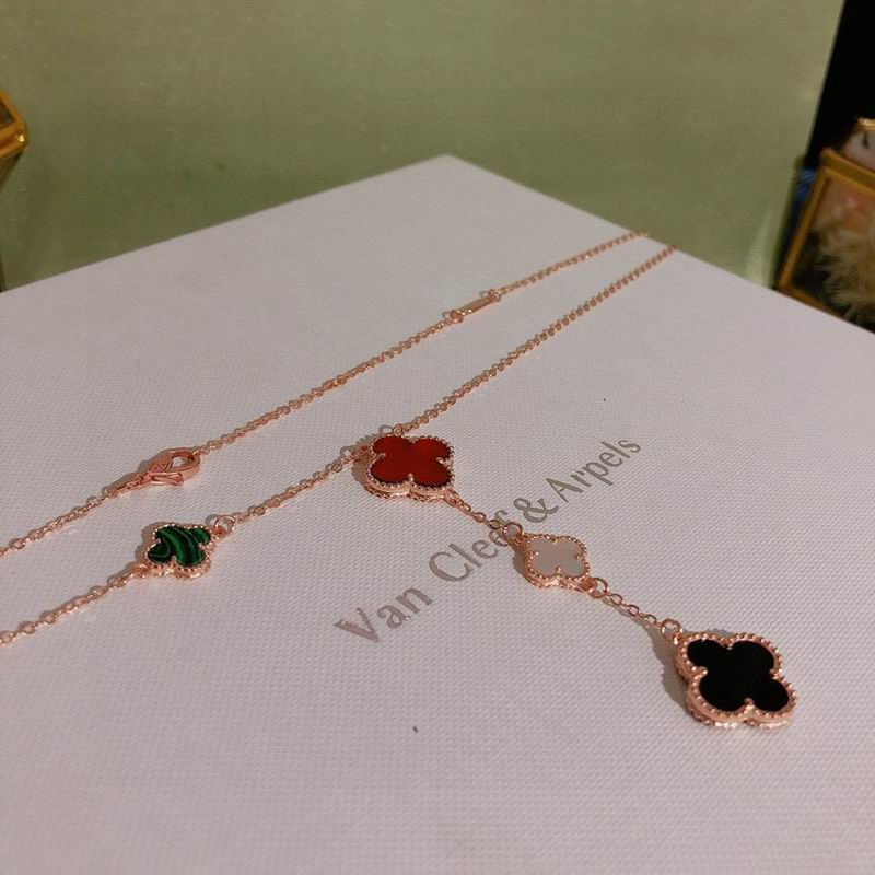 Van Cleef & Arpels necklace 06yxh05 (1)