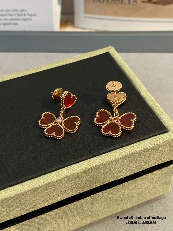 Van Cleef & Arpels earring 03lyh24 (1)
