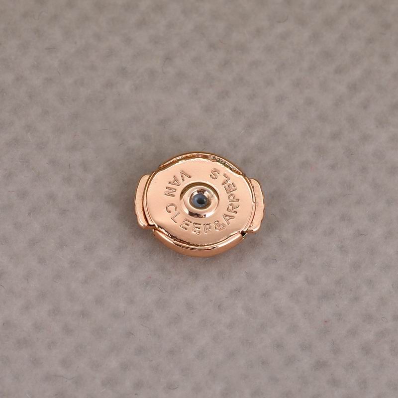 Van Cleef & Arpels earring 05yxh04 (1)