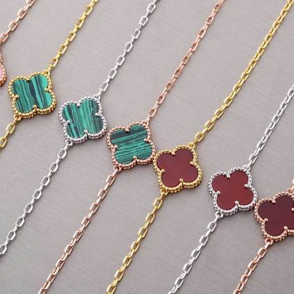 Van Cleef & Arpels necklace 04lyh23 (1)