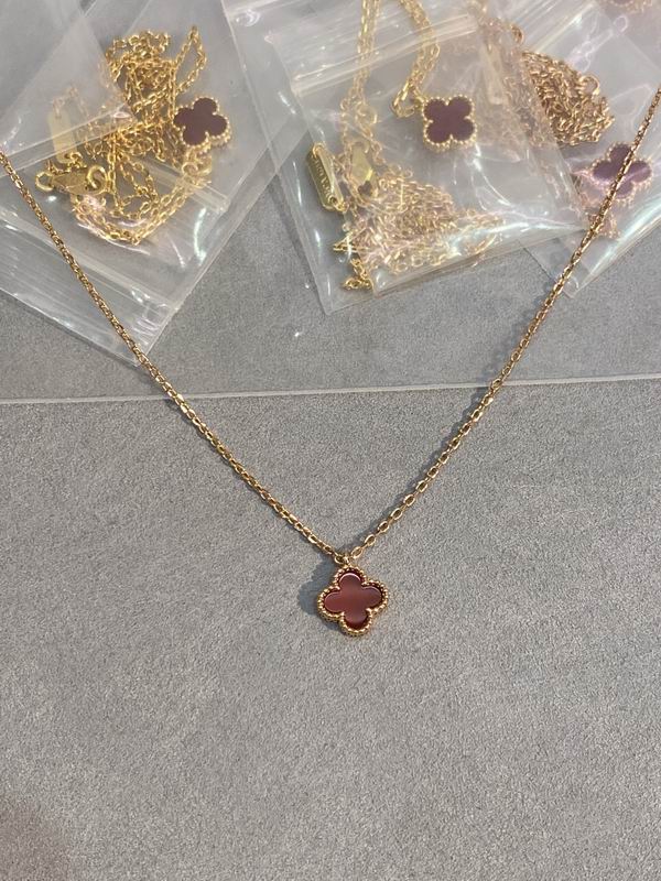 Van Cleef & Arpels necklace 03lyh61 (1)