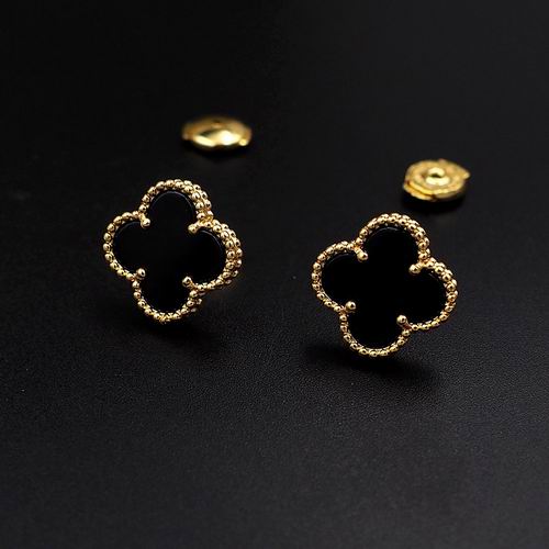 Van Cleef & Arpels earring 12lyh20 (1)