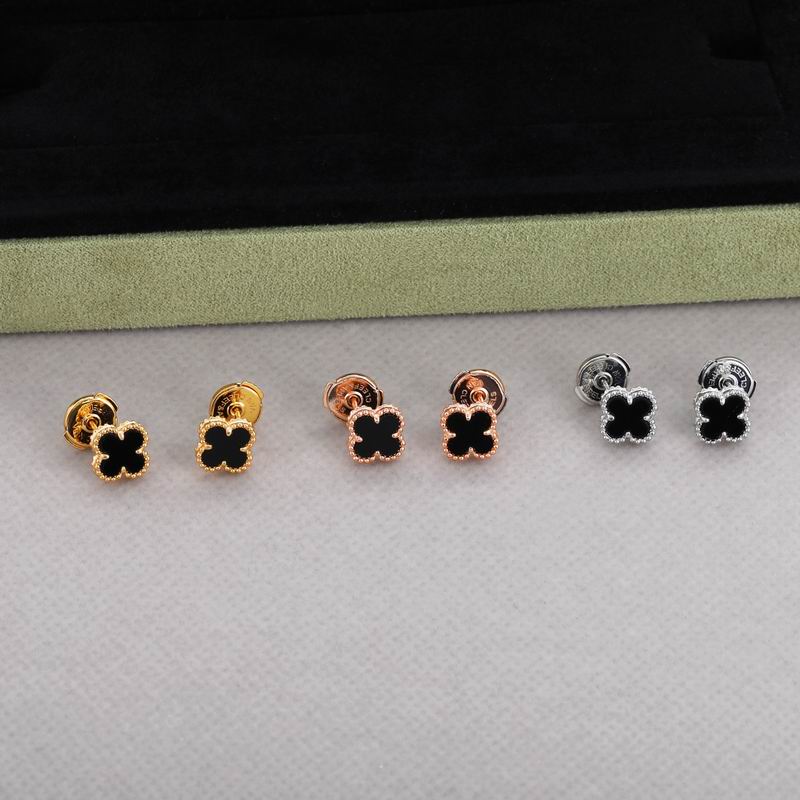 Van Cleef & Arpels earring 05yxh07 (1)