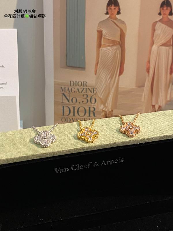 Van Cleef & Arpels necklace 03lyh50 (1)