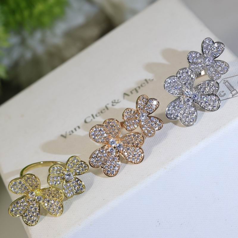 Van Cleef & Arpels ring 04yxh01 (1)