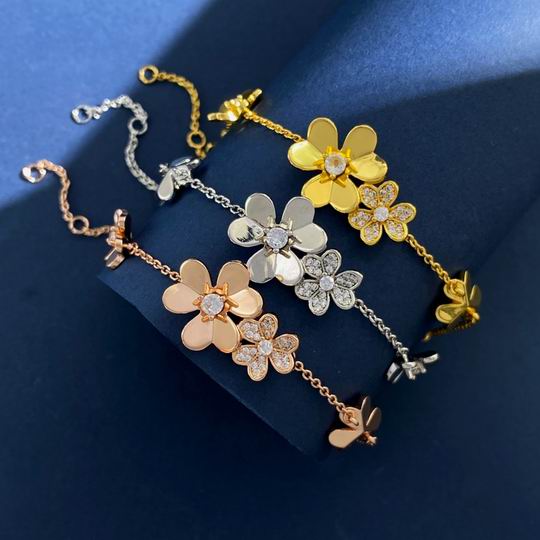 Van Cleef & Arpels bracelet 04lyh23 (1)