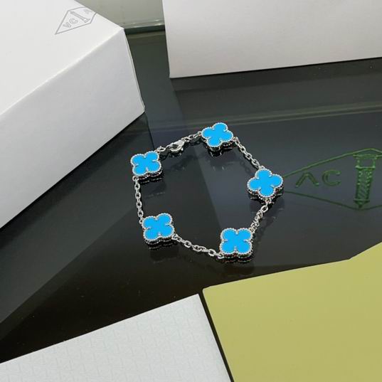 Van Cleef & Arpels bracelet 07lyh35 (1)