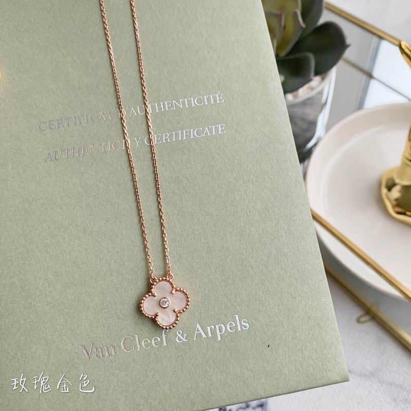Van Cleef & Arpels necklace 07yxh01 (1)