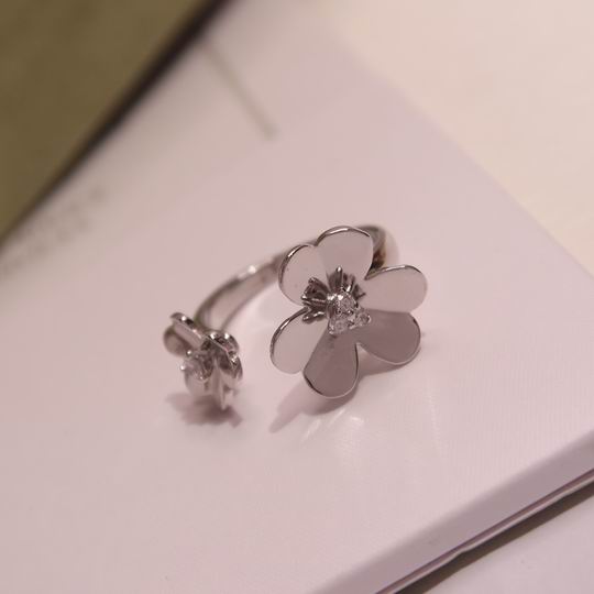 Van Cleef & Arpels ring 04lyh09 (1)