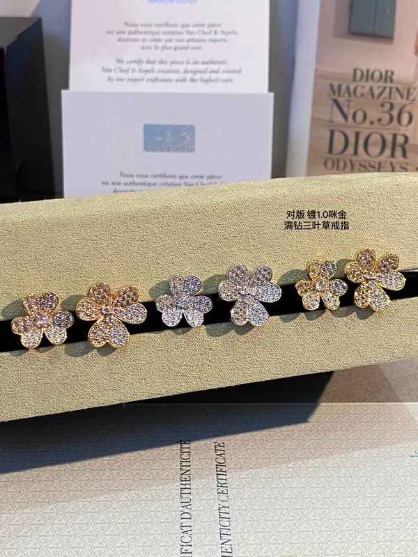 Van Cleef & Arpels ring 03lyh23 (1)