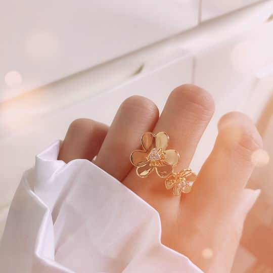 Van Cleef & Arpels ring 04lyh09 (1)