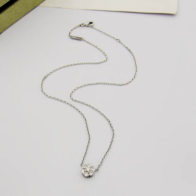 Van Cleef & Arpels necklace 04yxh02 (1)