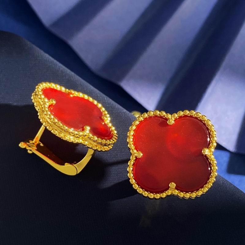 Van Cleef & Arpels earring 05yxh01 (1)