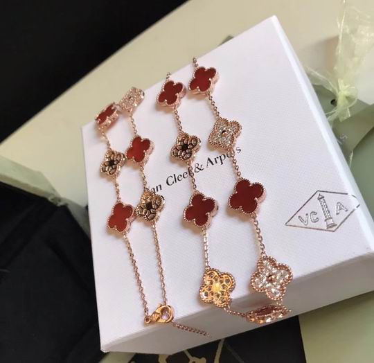 Van Cleef & Arpels necklace 04lyh30 (1)