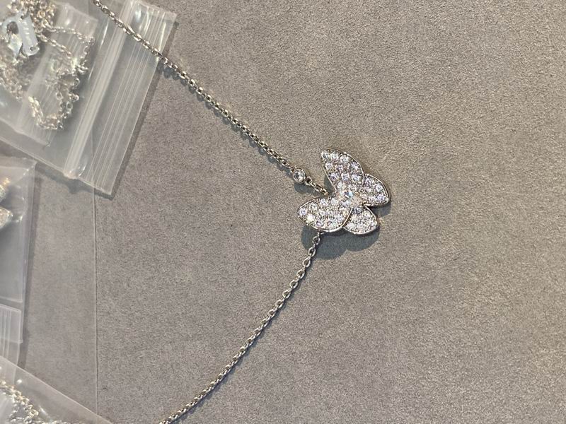 Van Cleef & Arpels necklace 03lyh54 (1)