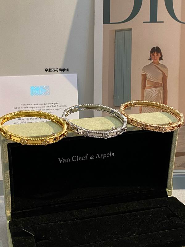 Van Cleef & Arpels bracelet 03lyh43 (1)
