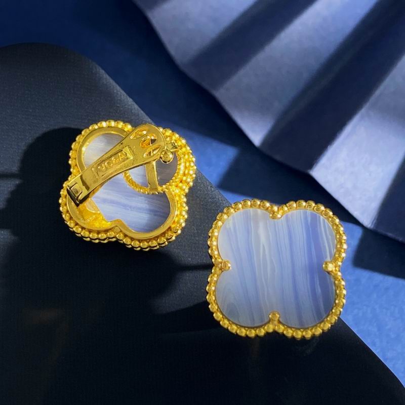 Van Cleef & Arpels earring 05yxh01 (1)