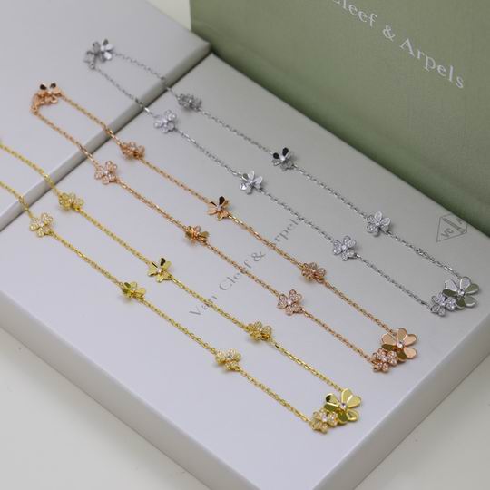 Van Cleef & Arpels necklace 04lyh32 (1)