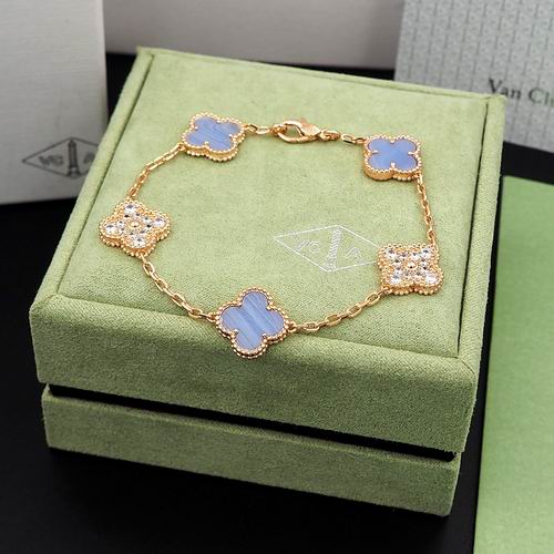 Van Cleef & Arpels bracelet 12lyh38 (1)