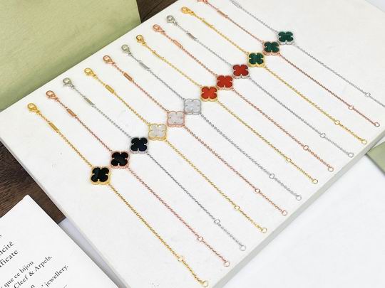 Van Cleef & Arpels bracelet 05lyh33 (1)